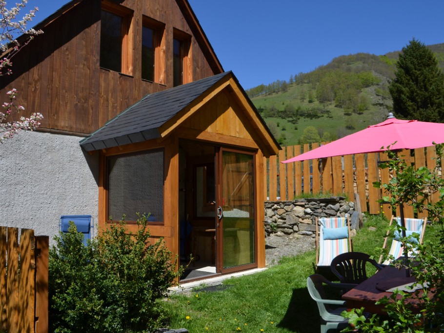 coin detente  au calme  en retrait de la route principale