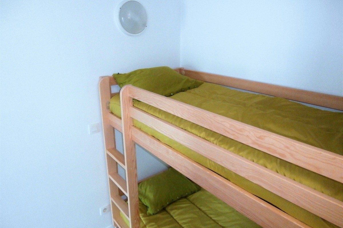 le coin cabine avec ses 2 lits superposés sur mesure