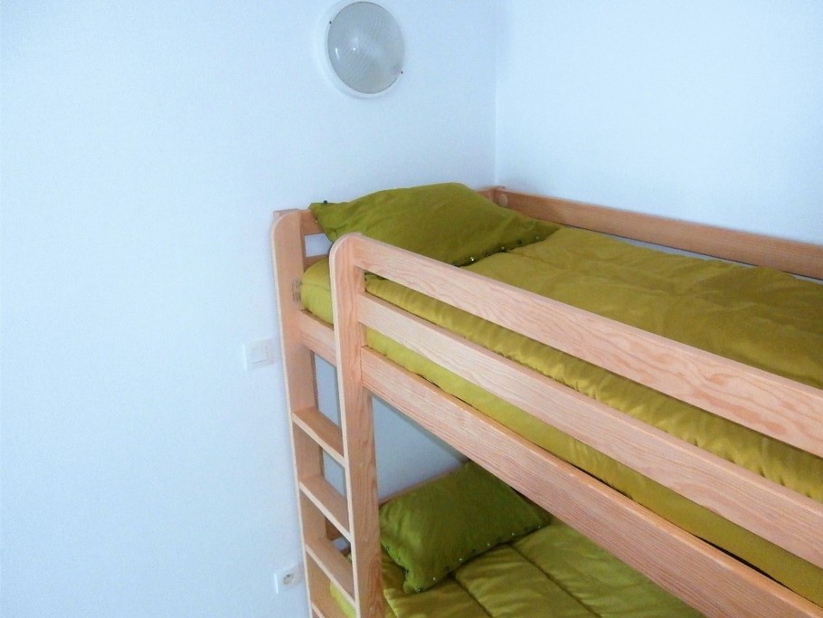 le coin cabine avec ses 2 lits superposés sur mesure