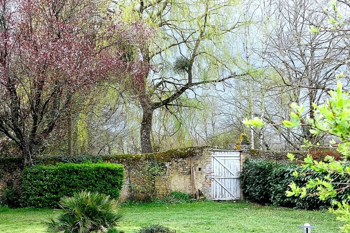 Détail du parc de 6 hectares où vous pourrez vous promener en toute quiétude.