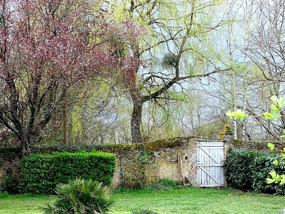 Détail du parc de 6 hectares où vous pourrez vous promener en toute quiétude.