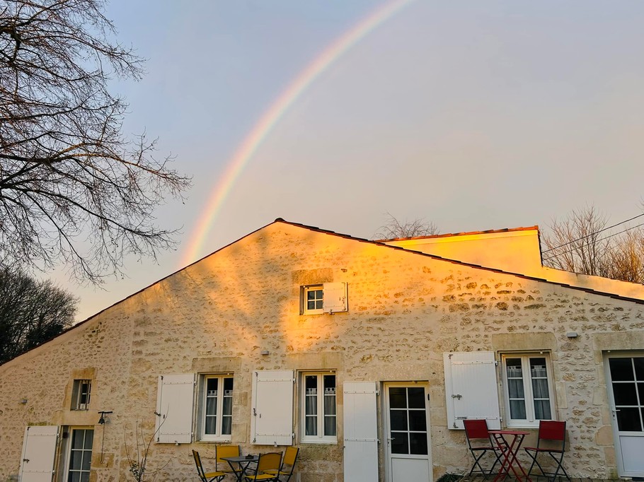 3 Gites sur le domaine Les Côteaux de Pilauzin, près du Château de La Roche Courbon en Charente maritime