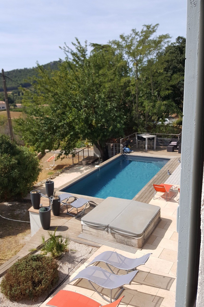 Bastide 8 personnes, piscine, jacuzzi, billard à Saint Cyr sur Mer- les extérieurs