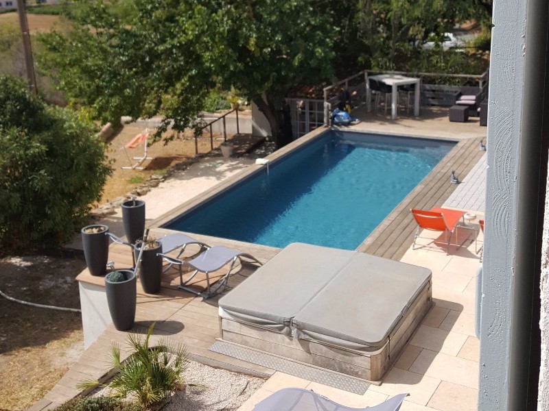 Bastide 8 personnes, piscine, jacuzzi, billard à Saint Cyr sur Mer- les extérieurs