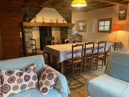 Salle à manger et coin salon