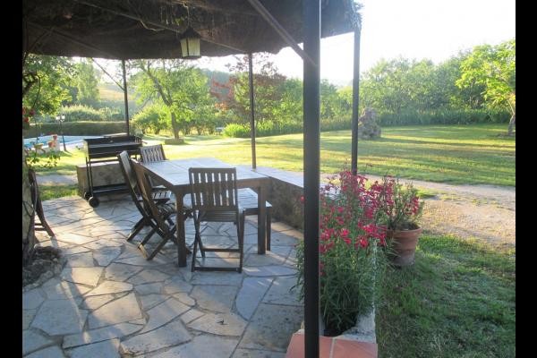 Terrasse couverte avec barbecue