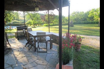 Terrasse couverte avec barbecue