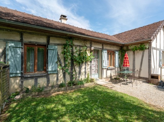 gîte , cour fermée
