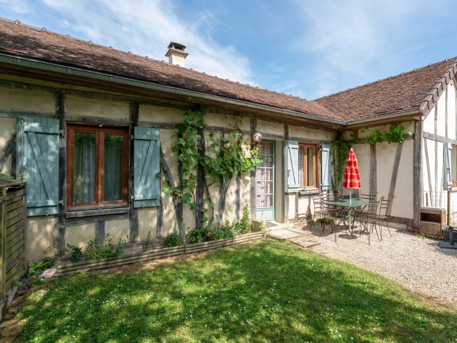 gîte , cour fermée