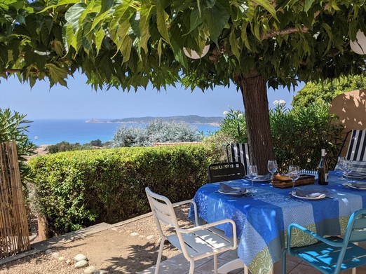Déjeuner en terrasse