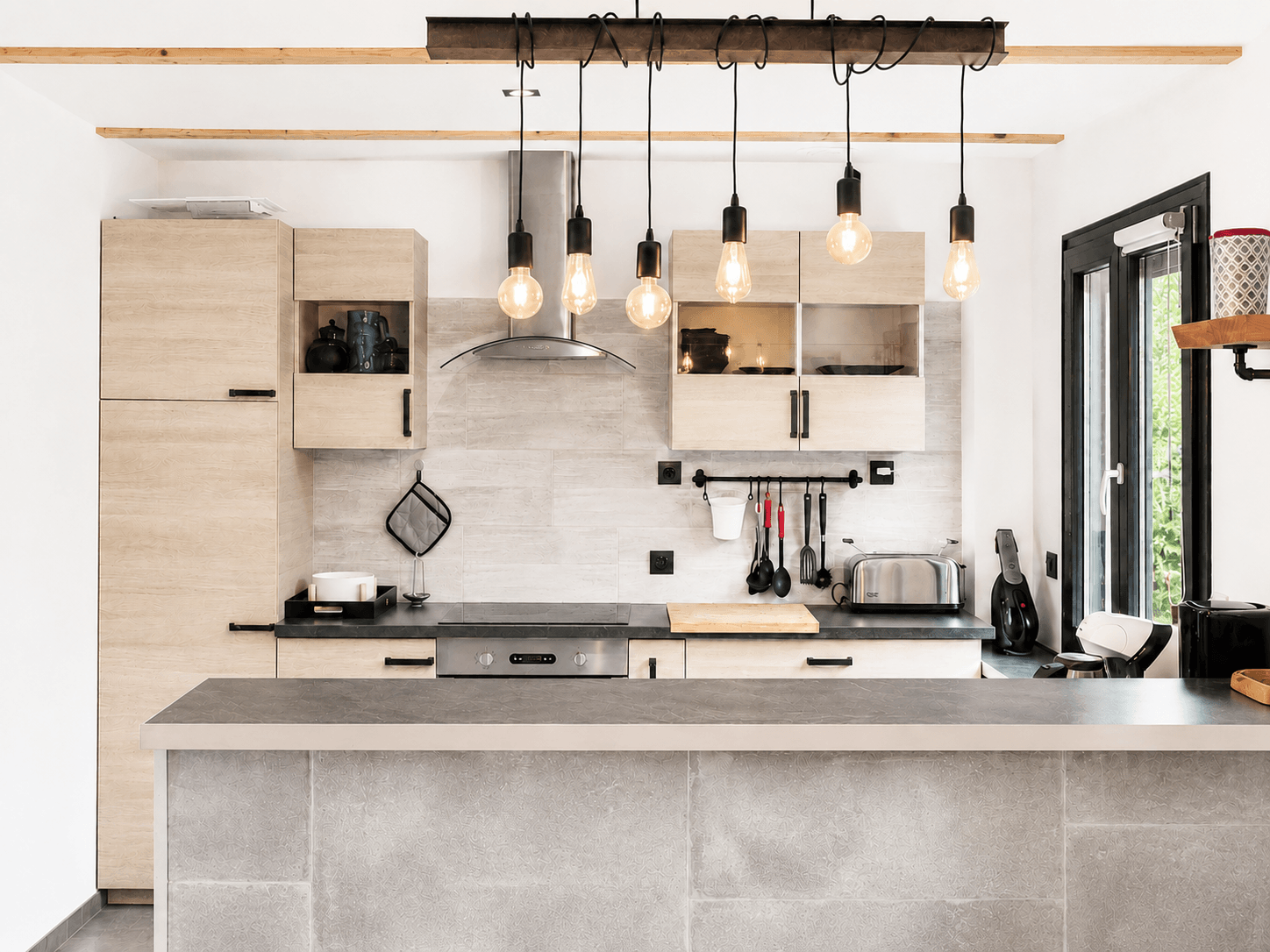 Open-plan kitchen with a bar