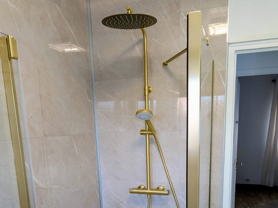 Cosy Italian shower