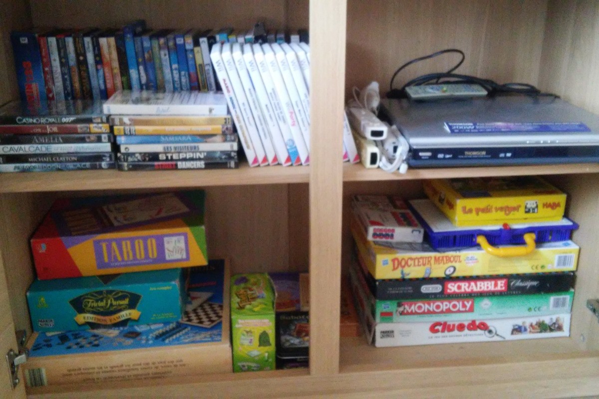 lecteur DVD, Wii, jeux de société...