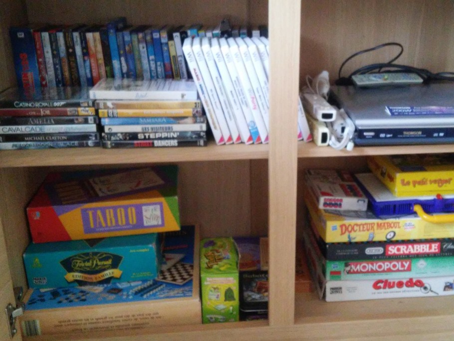 lecteur DVD, Wii, jeux de société...