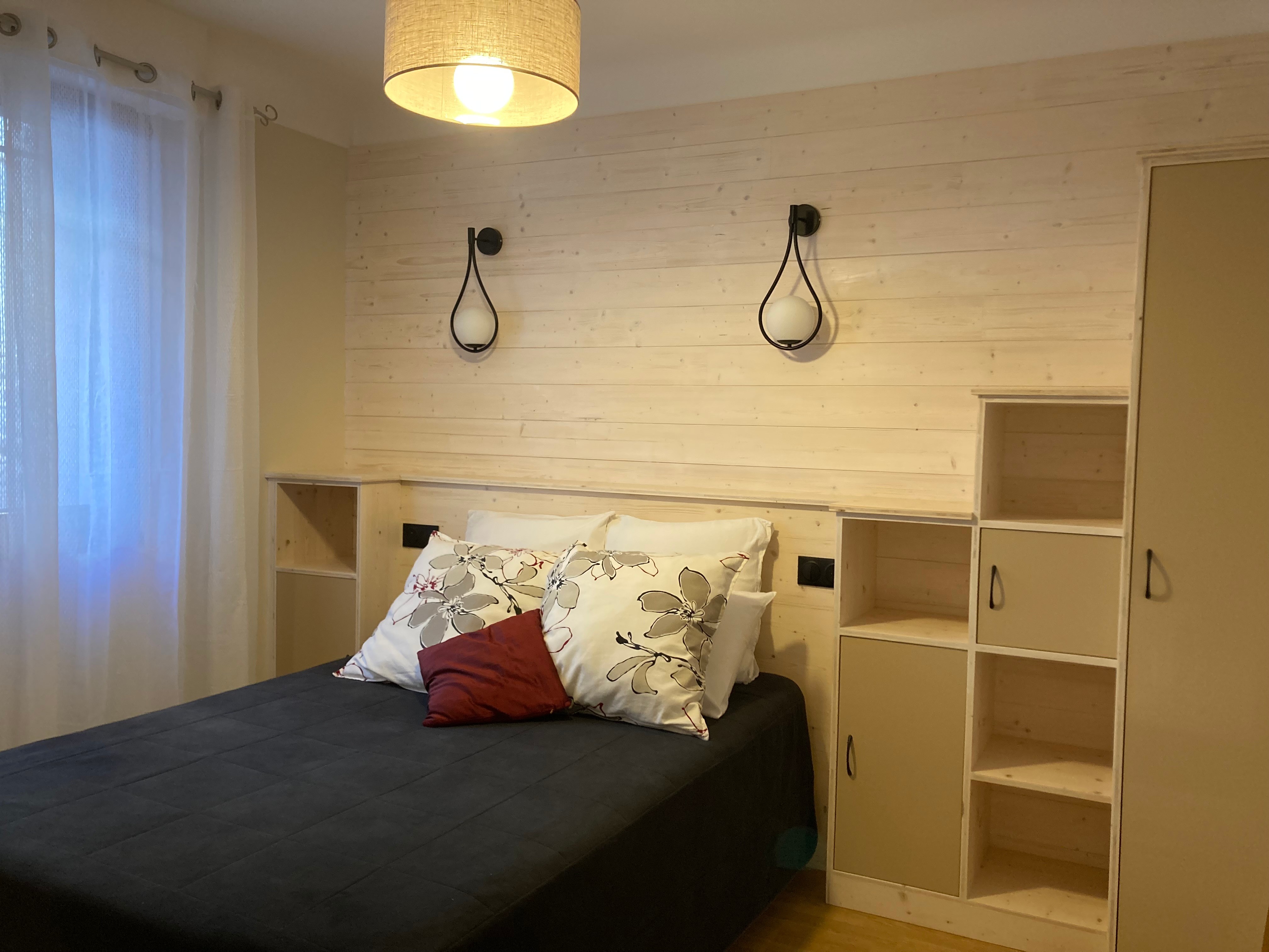 Bedroom renovated in 2025 - Lots of storage space, wardrobe, chalet style, several lighting schemes