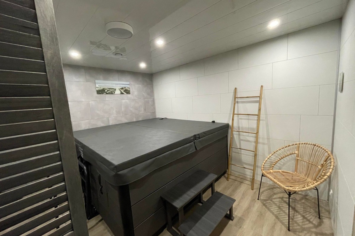 une pièce avec SPA privatif