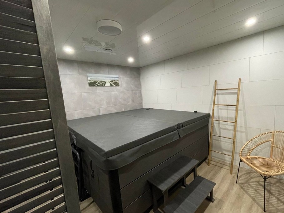 une pièce avec SPA privatif