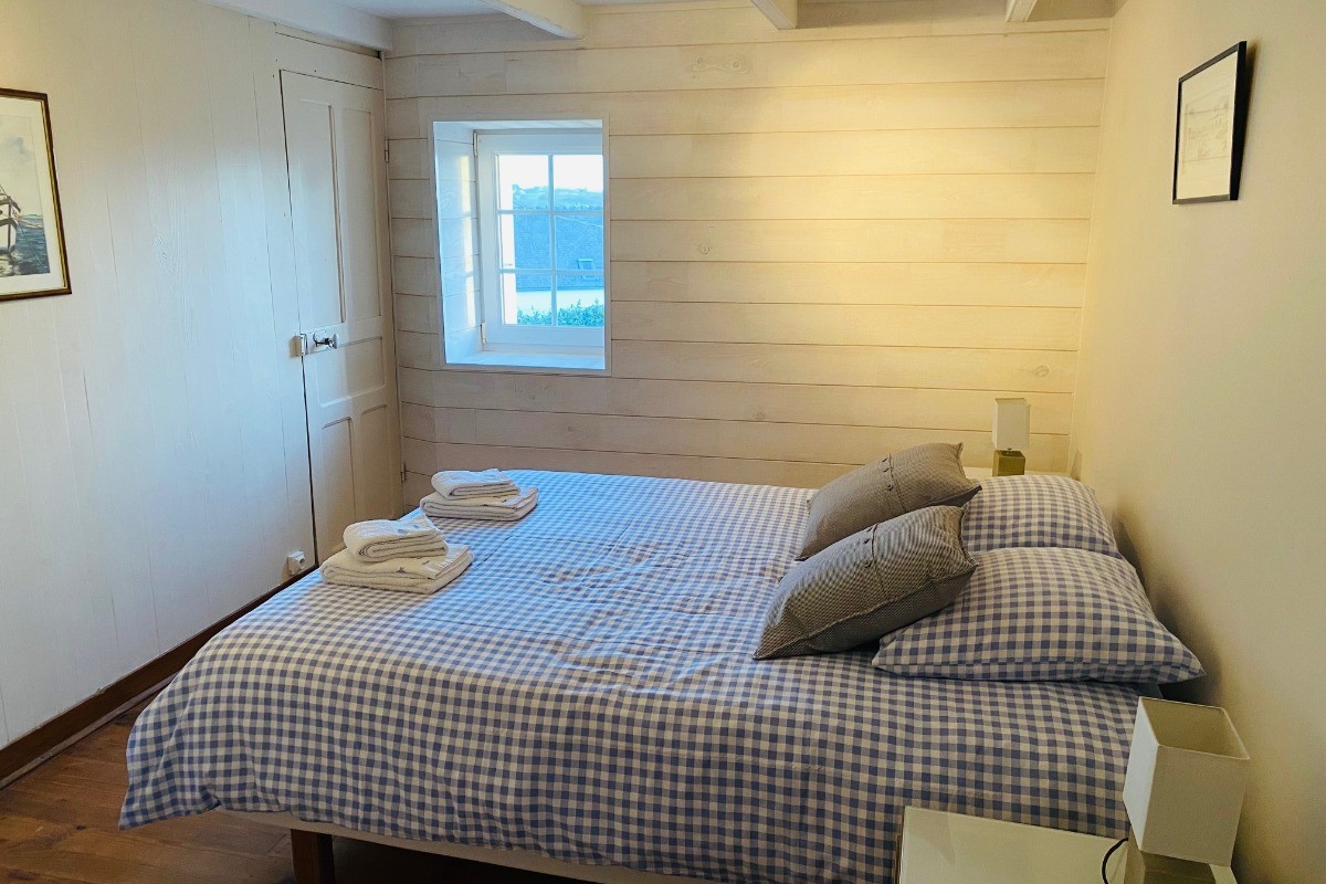 Chambre avec lit 160 à l'étage