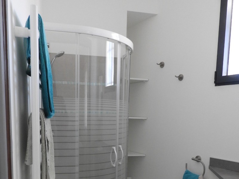 Salle de bain privative chambre 2