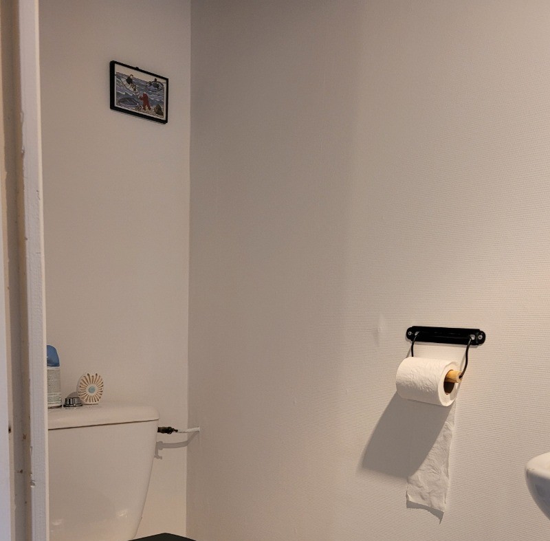 Clévacances, Petite maison de vacances de caractère, Paimpol, vous disposez aussi d'un WC indépendant au RDC