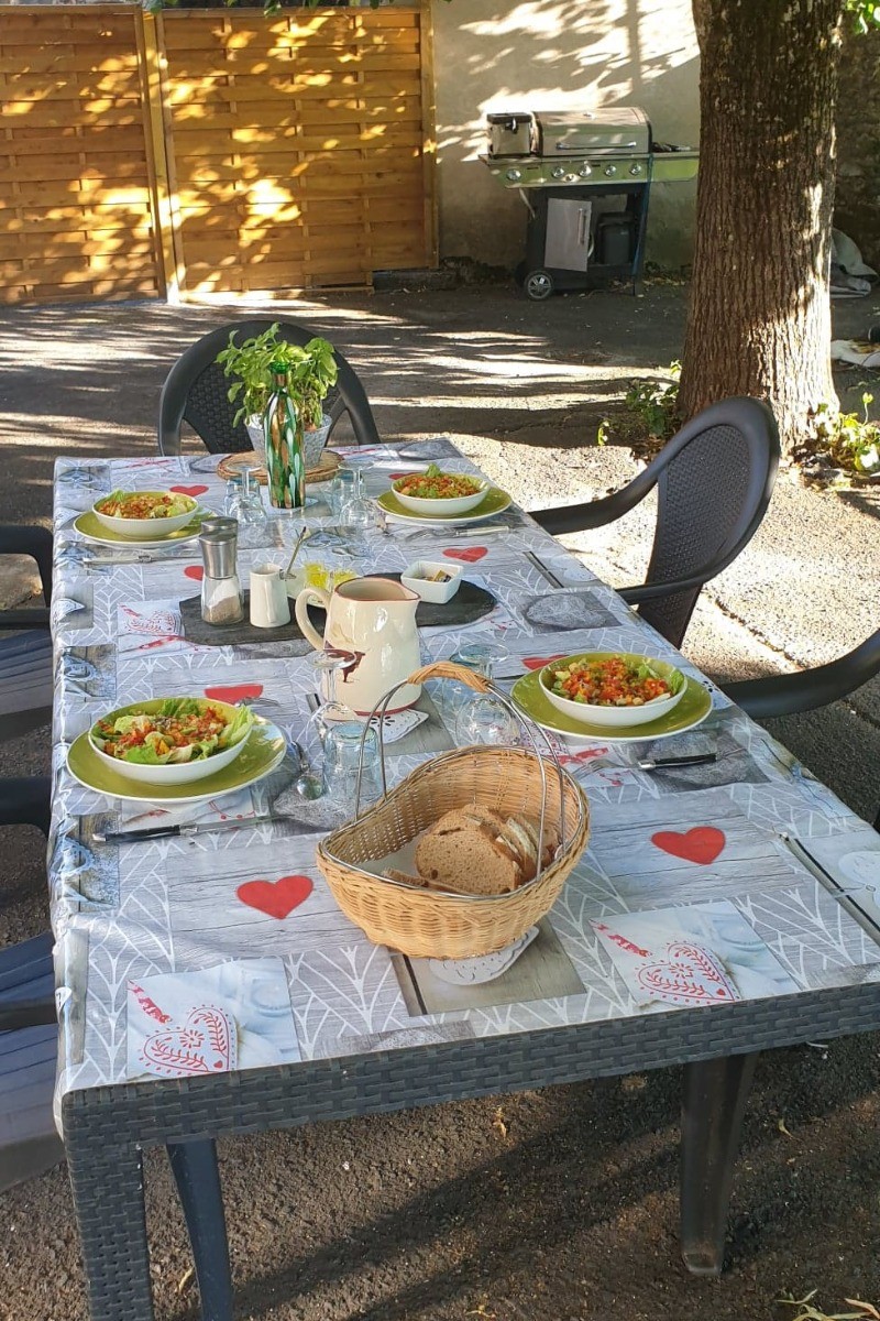 La table d'hôte avec les produits locaux et de saison