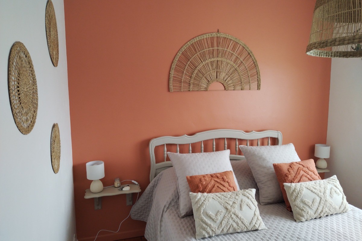 Chambre lit 140 cm.