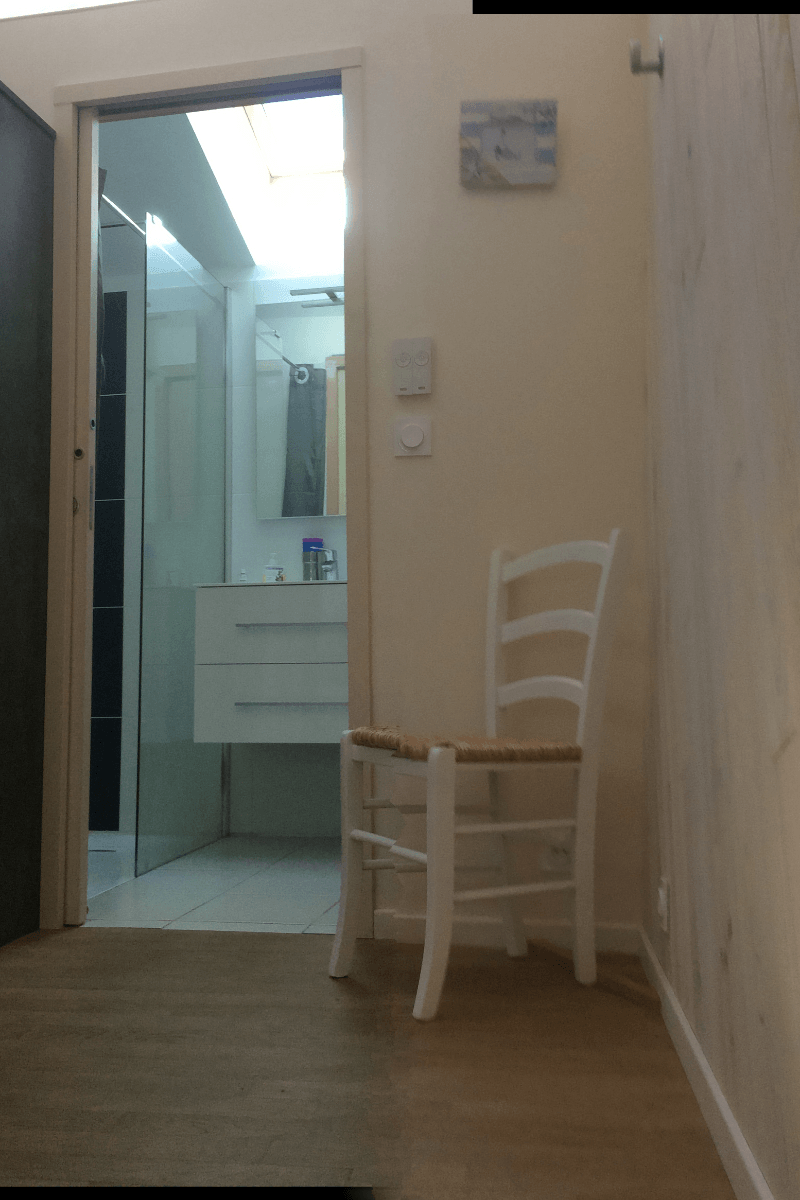 1er étage : accès chambre et salle d'eau