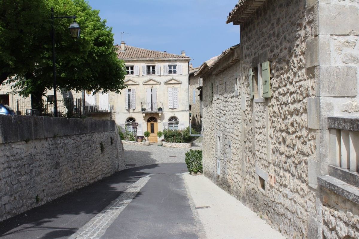 Une ruelle de Saint Restitut