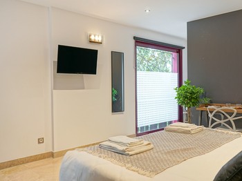 Grande chambre avec télévision et wifi