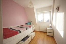 la chambre et son lit gigogne son lit bébé exposition sud ouest location villers sur mer