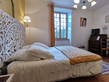 Coin bureau, avec accès wifi et télé