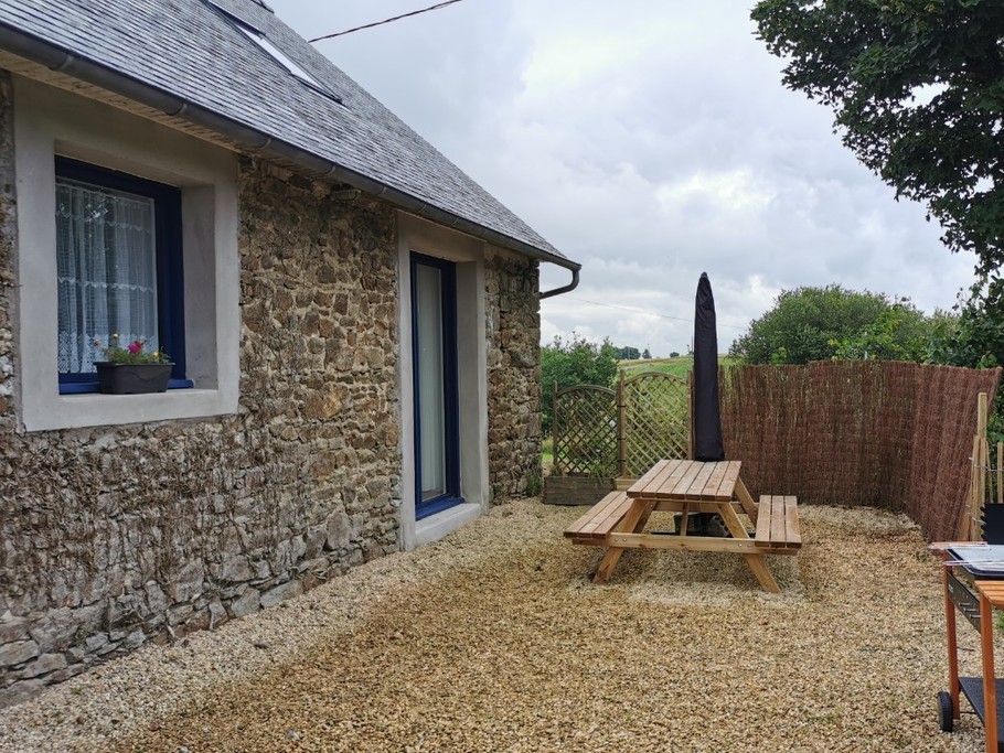 Salon de jardin avec barbecue