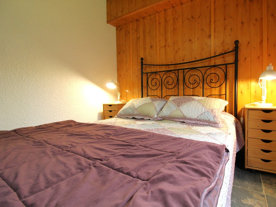 Bedroom 2 - Gîte Le Sapin, close to lakes and walks, for 4-8 people