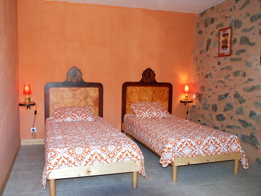 Chambre avec deux lits en 90