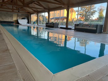 la piscine intérieure