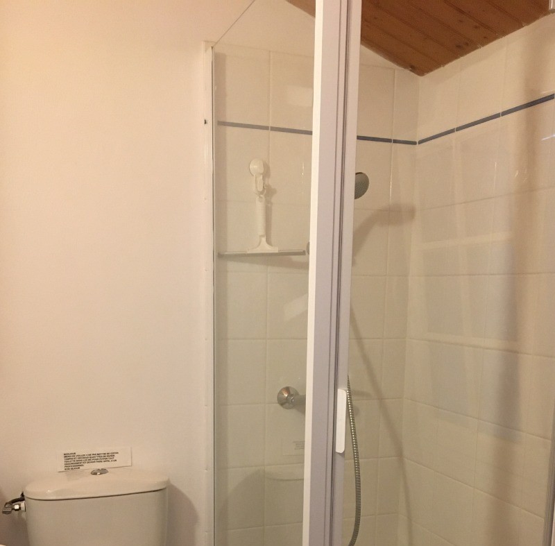 Salle d'eau à l'étage attenante à la chambre double