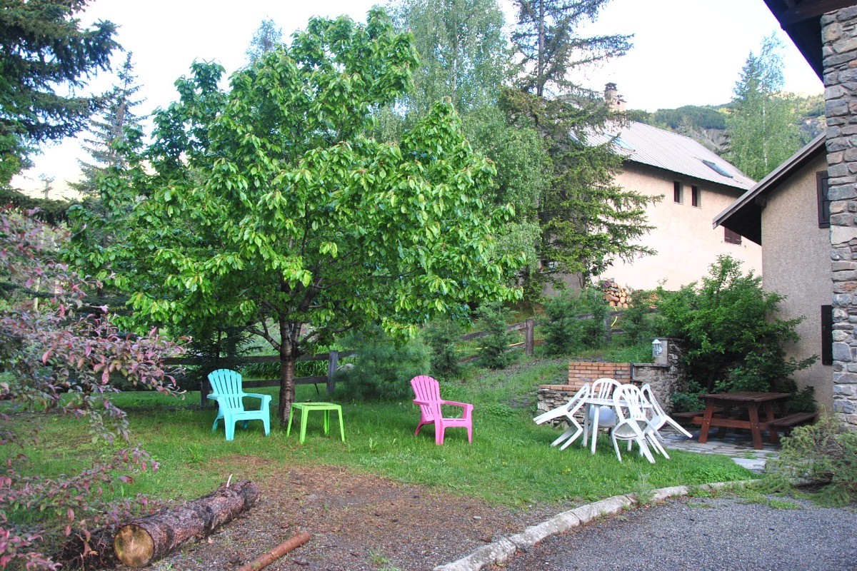 jardin et barbecue