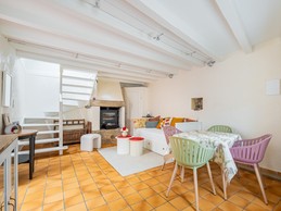 Ground floor living area with sitting area and wood-burning stove for cosy winter evenings by the fire, dining area and kitchen area. Convertible sofa for 2 people (160x200 cm)