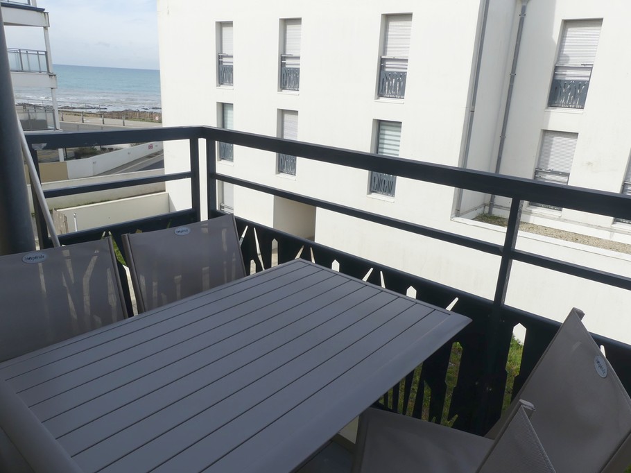 Balcony / terrace with garden furniture