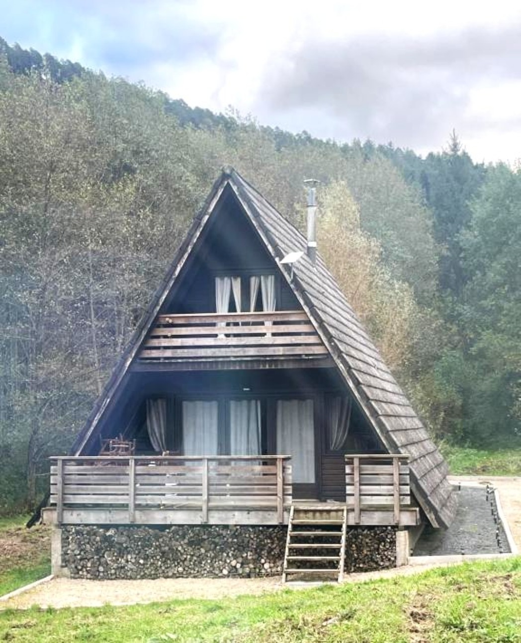 Chalet atypique en A, l'Armorique, en pleine nature dans les Vosges