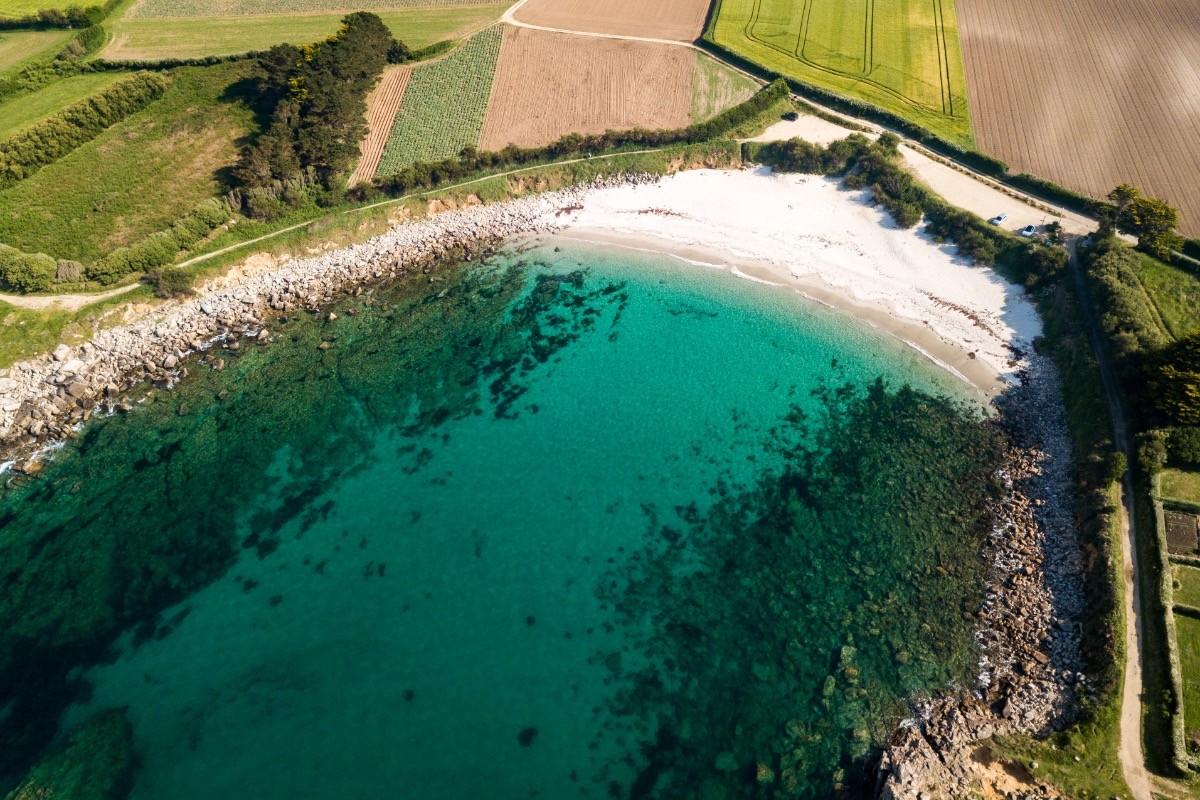 Plage de Crazu à 200m accessible par le sentier côtier GR34