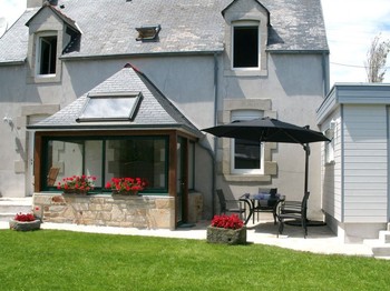 Maison avec véranda et jardin clos