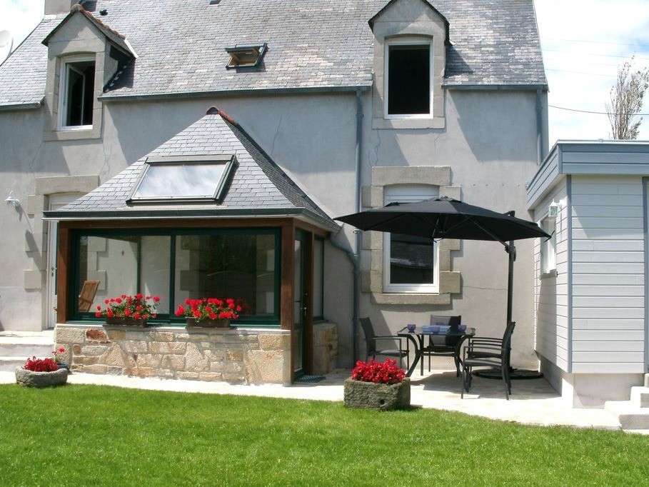 Maison avec véranda et jardin clos