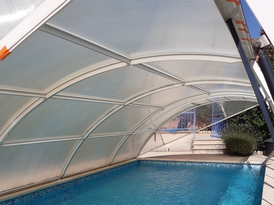 piscine semi couverte