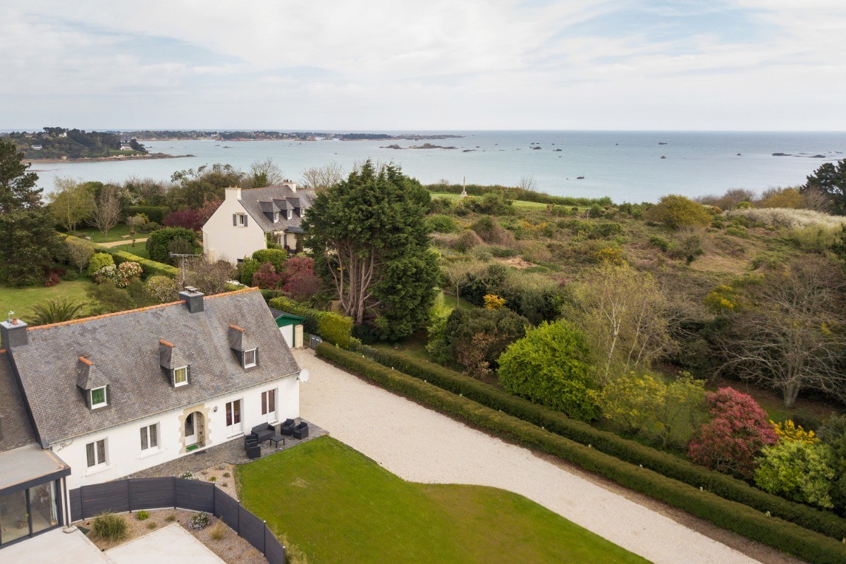 L'air de la mer plein sud et son environnement proche du panorama de la Croix des Veuves/ Ile de Bréhat
