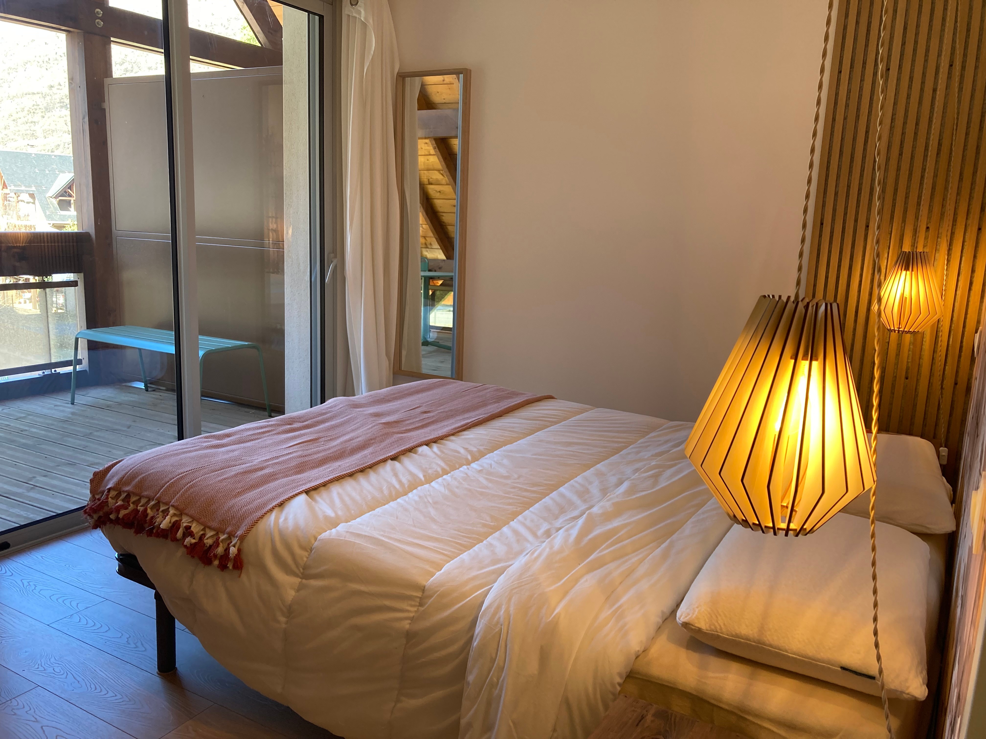 1ère chambre, lit 160 avec terrasse et vue montagne