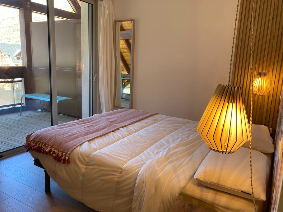 1ère chambre, lit 160 avec terrasse et vue montagne