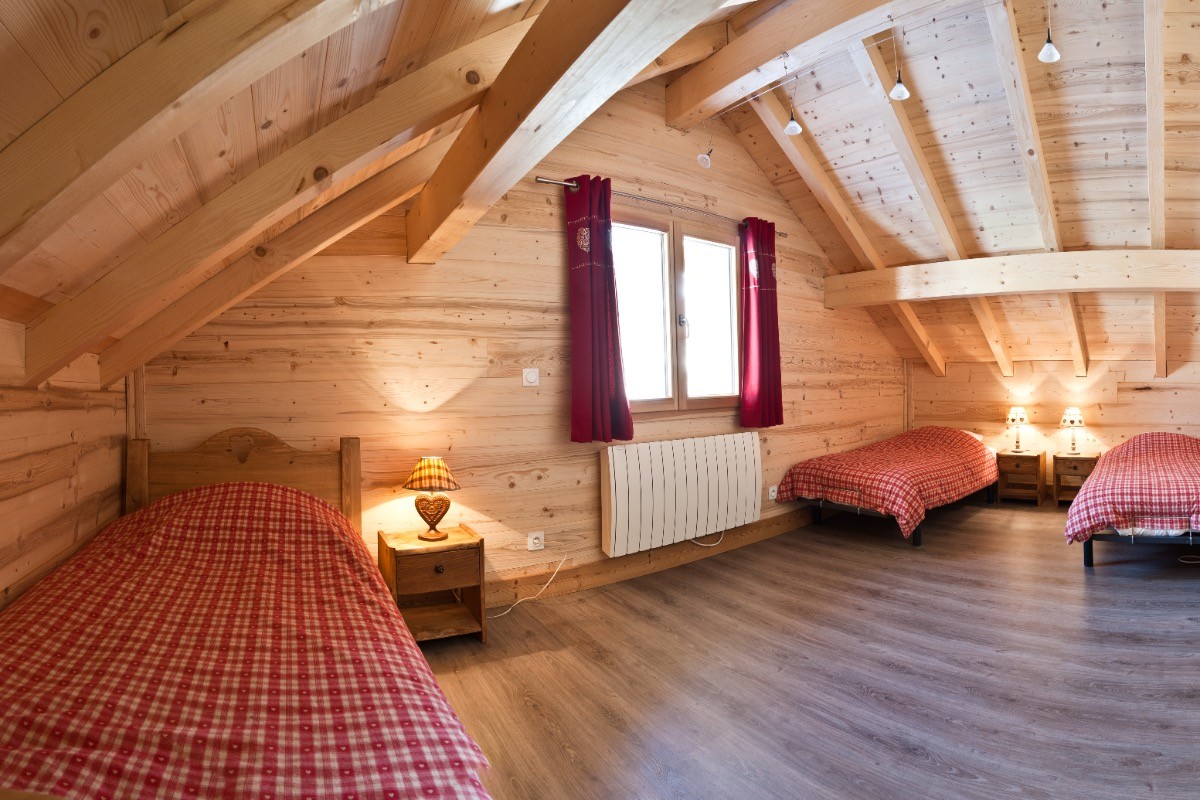 Chambre 6 avec 4 lits de 90x190.
Bedroom 6 with 4 beds 90x190