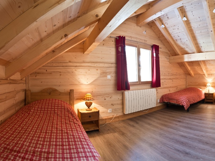 Chambre 6 avec 4 lits de 90x190.
Bedroom 6 with 4 beds 90x190