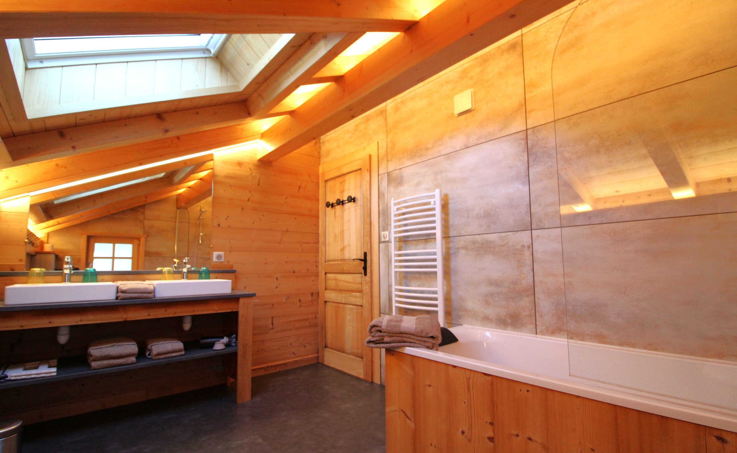 Salle de bain étage - Chalet du Pré Temy, avec sauna et jeux extérieur